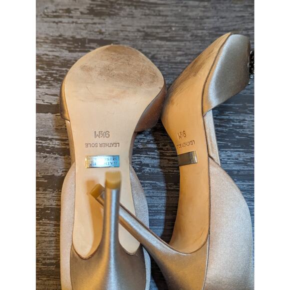 Badgley Mischka Women's Beige Satin Nikki Heels w/ Rhinestone Accents Size 9.5 - Picture 6 of 7